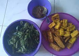 Jun 04, 2021 · resep sambel terasi simpeeel. Cara Resep Daun Singkong Rebus Tahu Tempe Dan Sambal Terasi Nikmat