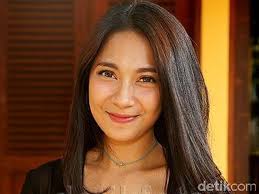 Dinda kirana sukmawati, known as dinda kirana (born april 30, 1995) is an indonesian actress find sources: Dinda Kirana Klarifikasi Soal Heboh Foto Sedang Merokok