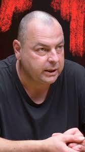 Zpěvačka Jana Fabiánová byla první, kdo veřejně upozornil na psychiatra  Jana Cimického. A Ilona byla druhá. Když zpěvačku vystavili za její  svědectví uživatelé internetu tvrdým a sprostým hejtům, Ilona ji v diskusích