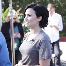 Because when she does the concert then she makes the black short haircut and just decrease the length of the hair but perfectly decreases the hair saloon expert. Demi Lovato S Super Cute Haircut Is A Hit