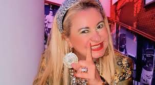 Lilian Gonçalves inaugura prédio com 13 salas de karaokê na Santa Cecília  de São Paulo