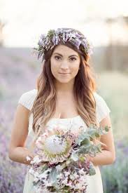 Brautfrisuren Mit Blumenkranz Brautfrisur Romantische Frisuren Hochzeitsfrisuren