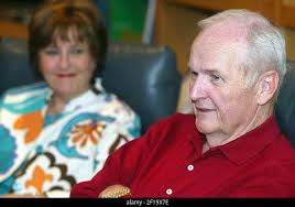 KRT US NEWS STORY SLUGGED: MED-CANCER-VACCINE KRT PHOTOGRAPH BY R. JEENA  JACOB/FORT WORTH STAR-TELEGRAM (DALLAS OUT) (July 1) Benjamin Butts, shown  with his wife, Sarah, was diagnosed with the cancer and is