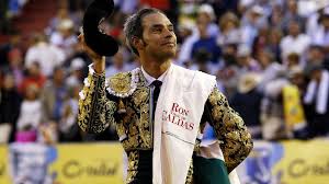 Luis Bolívar corta dos orejas al sexto y sale a hombros en Manizales -  Toros - COPE