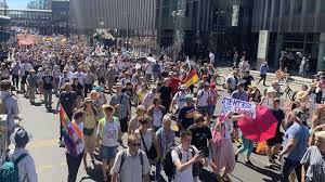 El gobierno vasco ha decretado nuevas restricciones en euskadi por el aumento imparable de contagios que ha provocado que la comunidad autónoma entre en alerta roja y qu. Alemanes Protestan En Berlin Por Las Restricciones Impuestas Contra La Covid 19