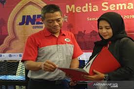 Mungkin kurang lebih sama sulitnya mengucap kata maaf dan mengakui kesalahan. Ramadhan Jne Berikan Promo Free Ongkir Antara Jateng