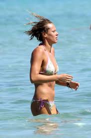 Federica pellegrini ha parlato del suo aspetto fisico quando era ragazzina: Federica Pellegrini Per Il Matrimonio Abito Rigorosamente In Bianco E Le Rose Tvzap