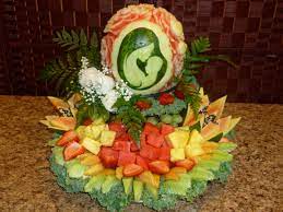 Baby Shower Fruit Platter With Mommy And Baby Watermelon Carving Baby Shower Fruit Watermelon Carving Edible Arrangements