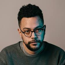 Jesse Baez firma contrato discográfico con Universal Music Latin