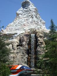 Pin By Êyeiiifyeya Ñnirye On Travel Disneyland California Disneyland California Adventure Disneyland Rides