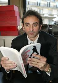 Mardi soir, éric zemmour a reçu le soutien de philippe de villiers qui, sur twitter, annonce mettre fin à sa propre. Presidentielle 2022 Lourde Par Albin Michel Eric Zemmour Dement Avoir Affirme Qu Il Serait Candidat