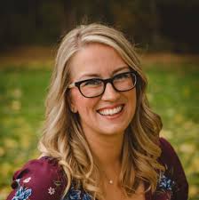 Jennifer Brownlee's Instagram, Twitter & Facebook