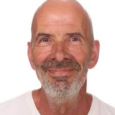 De voorbereidingen voor de vervanging van de brug Hooftlaan in Bussum zijn  in volle gang 👷. De fundering van de huidige brug in de Hooftlaan is in  slechte staat. De brug wordt