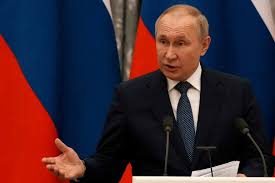 In der nacht auf dienstag hat russlands präsident putin die entsendung von truppen angeordnet. Putin Recognises Independence Of Ukraine Breakaway Regions Ukraine Russia Crisis News Al Jazeera