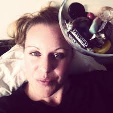 Facebook дозволяє людям ділитися та робить. Jenny Ewald Jennyewald Twitter