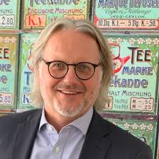 Lili Petersen auf LinkedIn: #besteteam #sanpellegrino #genussmomente  #finedining #sparkles…