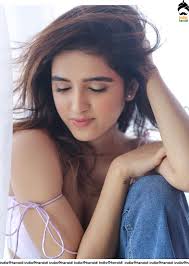 Shirley Setia Sizzling Hot Cleavage and Waist revealing Photos