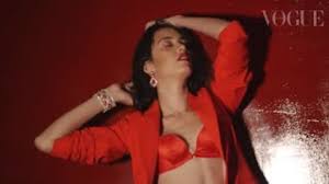 Weitere ideen zu kleidung, anziehsachen, frau. Watch Red Hot Fashion Film Vogue India