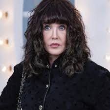 La reconnaissance qu'il témoignait à celle ou celui qui l'émouvait, était. Isabelle Adjani Amincie Et Sexy A 65 Ans Elle Pose En Cuir Et Epaules Denudees Femme Actuelle Le Mag