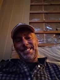 Hey ya all! Wishing you all the best in this new year friends. Just a fun  selfi picture of an anonymous person who needs to fix his wall. Cheers.  Mark