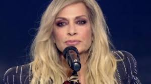 Η άννα βίσση στο κηποθέατρο παπάγου τετάρτη 15 ιουλίου 2020. J2us Otan H Anna Bissh Xairethse Th Despoina Bandh Zappit