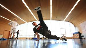 Le breakdance, le surf, l'escalade et le skateboard ont été préférés au baseball, au billard, à la pétanque et ce 21 février 2019 à la défense, le comité d'organisation des jo 2024 (cojo) a mis. Jo 2024 A Paris Surf Escalade Skateboard Et Breakdance Proposes Comme Sports Invites
