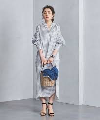 Hampir semua orang setuju bahwa baju berwarna hitam sumber: 10 Ootd Baju Motif Garis Untuk Tubuh Pendek Womantalk