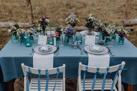 Dani and christian are a young american couple with a relationship on the brink of falling apart. Ideen Fur Eine Midsommar Hochzeit In Blau Und Weiss Hochzeitsblog The Little Wedding Corner