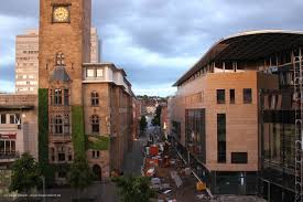 Blick In Die Rathausstrasse Mit Teilen Von Rathaus Und Rathausgalerie Rathaus Strasse Stadt