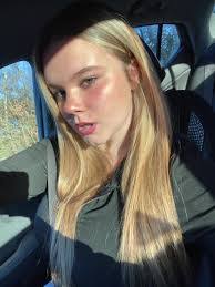 Lily Sheppard's Instagram, Twitter & Facebook