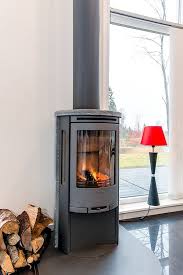 A traditional stove has an efficiency rating of around 40%. 200 Ideeen Over Classic And Modern Scandinavian Wood Stoves Houtkachel Kachels Gietijzeren Pannen