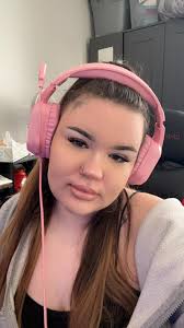 Wheres the fortnite girly gamers at then? 💄😝 Need some more sas in my  life aha! Looking to make some new friends with girls that are obsessed  with the game as much