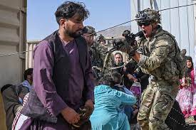 Thousands of civilians attempted to flee the city, causing gridlock and chaos at the kabul airport. Fqvfclw0tewzcm