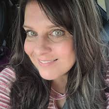 Malamute dogs' unusual sleeping habits and preferences