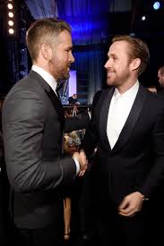 Ryan Reynolds And Ryan Gosling Hug And Stare Into Each Other S Eyes At The Critics Choice Awards Ryan Reynolds Ryan Gosling Celebrities