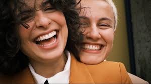 Discreto, marido português de Debora Bloch aparece em foto do casamento da  filha da atriz com cantora