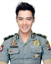 Bila anak anda mempunyai wajah lonjong sangat bagus diberikan untuk model rambut yang seperti ini. 13 Tampilan Seleb Saat Pakai Seragam Dinas Kalau Begini Baiknya Jadi Artis Saja Atau Gimana Nih