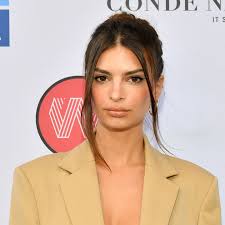 Ратаковски родилась 7 июня 1991 года в лондонском районе. Emily Ratajkowski Deshalb Steht Sie Zu Ihren Achselhaaren Gala De