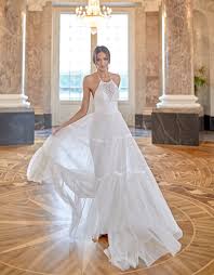 Viele bräute fragen sich beispielsweise wann sie das hochzeitskleid aussuchen sollten. Brautkleider Erding Brautmoden Boos