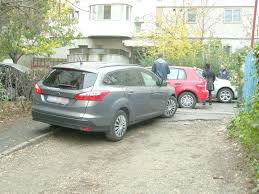 O sa te muti singur cand nu exista distanta legala, daca e ingradit, poa sa vina pana langa bloc.cei. Scandaluri Intre Vecini Ai Parcat In FaÅ£a Casei Mele Nu Ai Voie Cine Are Dreptate