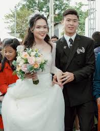 Ngược lại, quỳnh anh cũng thông cảm cho duy mạnh, dù anh đi thi đấu xa và thời gian lâu nhưng quỳnh anh vẫn kiên nhẫn chờ đợi. He Lá»™ Bi Máº­t Thu Vá»‹ Háº­u Ä'am CÆ°á»›i Cá»• Tich Cá»§a Duy Máº¡nh Quá»³nh Anh