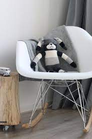 beyaz eames sallanir sandalye cocuk odasi cocuk odalari eames