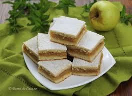 Acest aluat fraged cu unt este atât de bun și de versatil, încât este aluatul pe care îl folosesc pentru mai toate plăcintele, o rețetă simplă și pentru plăcintă împărțim aluatul în două, intindem pe un plan de lucru presărat cu făină prima foaie de mărimea tăvii. Prajitura Cu Mere Si Aluat Fraged Desert De Casa Maria Popa