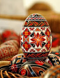Semnificatia Desenelor De Pe Ouale De Paste The Significance Of The Painting Easter Egg Ukrainian Easter Eggs Egg Painting Romanian Easter Eggs