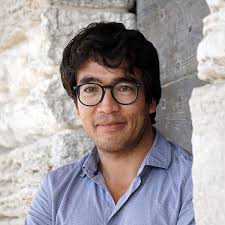 Ero un pastore analfabeta in Afghanistan, sono scappato a 10 anni, con mio  fratello che ne aveva 7. Ho vissuto nelle fogne di Istanbul, in mezzo ai  topi. Al porto in Grecia