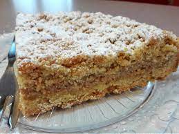 Versare il ripieno nel fondo torta e livellare bene. Sbriciolata Ricotta E Amaretti