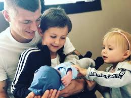 @realmadrid @dfb_team @fifaworldcup winner 2014 @championsleague winner 2013, 2016, 2017, 2018. Ehefrau Jessica Macht Toni Kroos Ruhrende Liebeserklarung Promiflash De