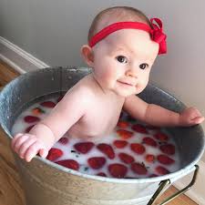 The only problem was she didn't have a proper bathtub in her studio, so clients who booked the session had it in their own home. A Strawberry Milk Bath Photoshoot Kisses Caffeine