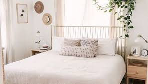 How to decorate a small bedroom (for a girl) on a really small budget! Low Budget And Awesome Bedroom Decoration Ideas Living Style Ideas