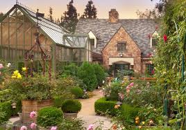 15 Lush Victorian Landscape Designs That Will Take Your Breath Away Traditional Landscape Easy Landscaping Landscape Design